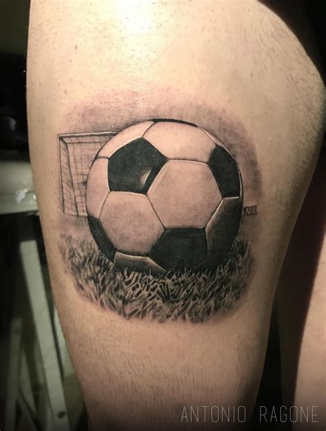 Tatuaje balon de futbol pequeño